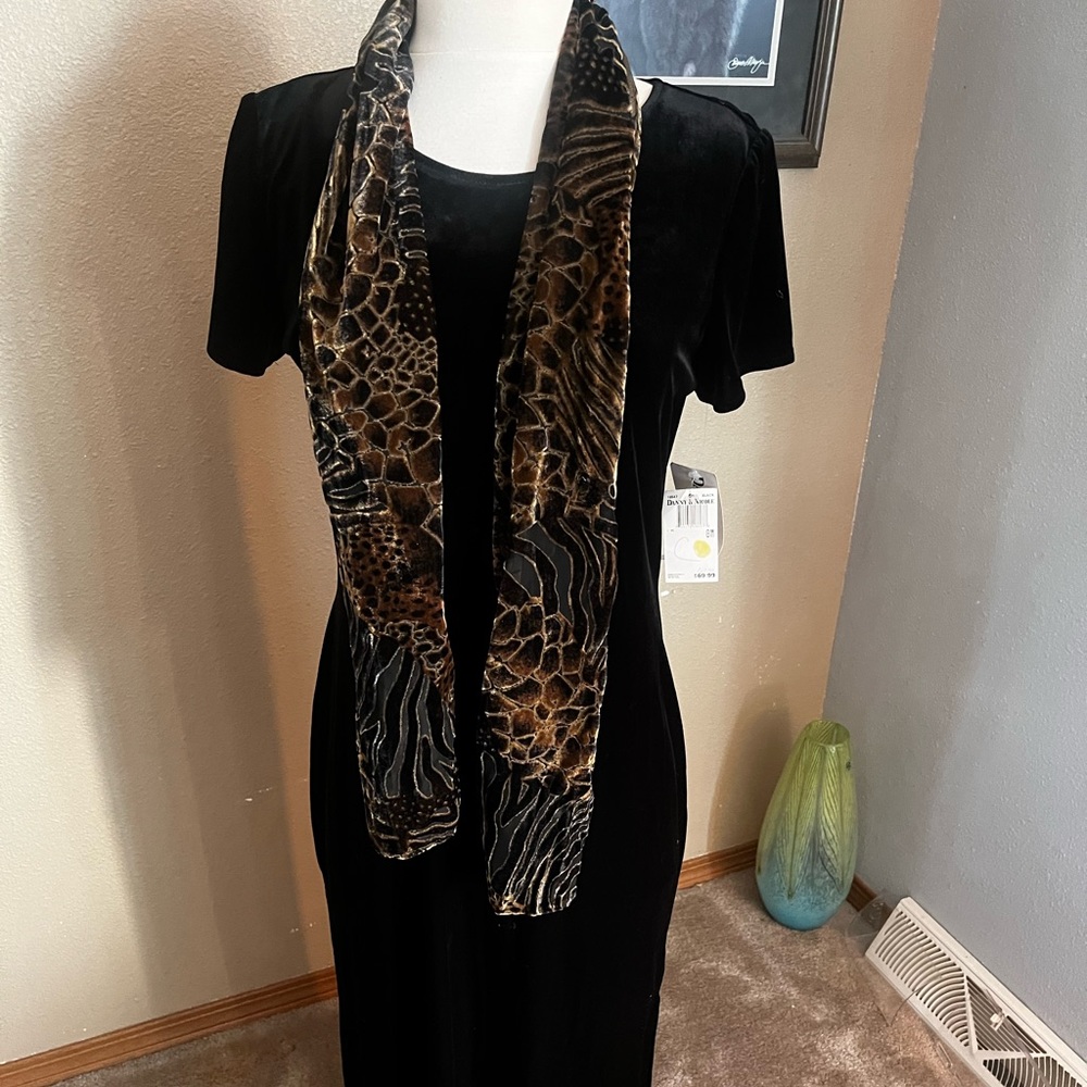 Danny & Nicole Dress size 8 New with Tags! Jet black soft velvet dress & scarf